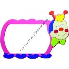 anaokulu için tırtıl figürlü ahşap yazı tahtası 135x100 cm